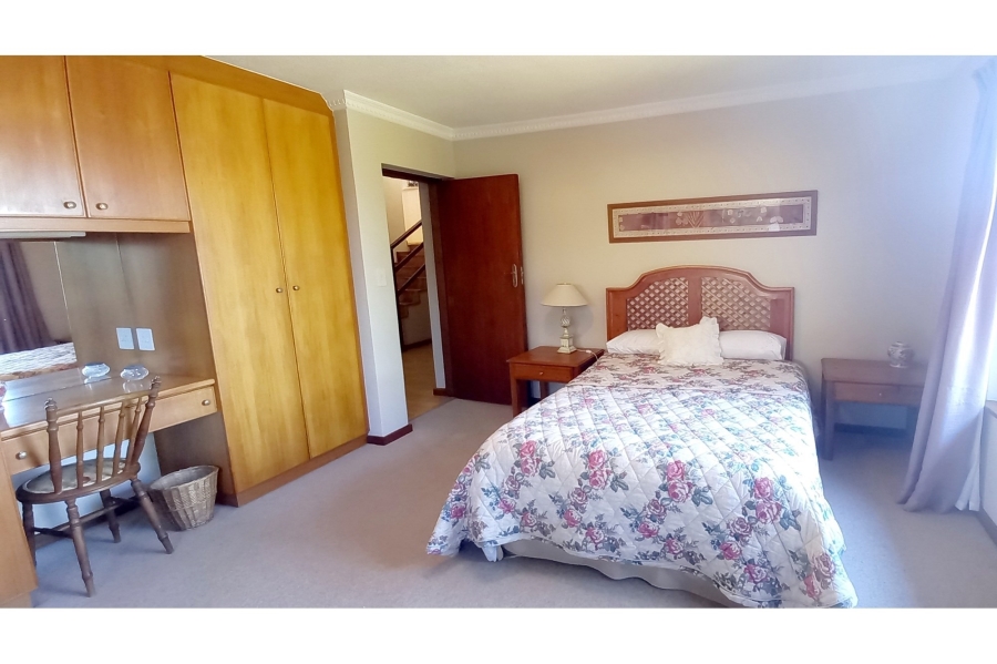 6 Bedroom Property for Sale in Brenton On Sea Western Cape